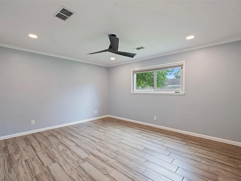 4034 Shady Springs Dr — Photo 18