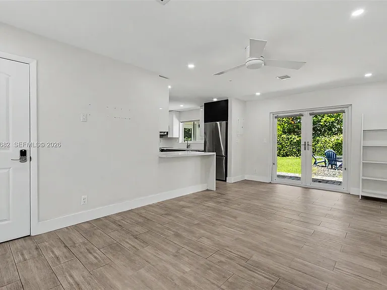 2317 SW 34th Ave — Photo 8