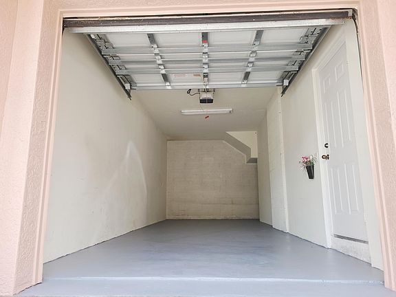 4th image of 902 Belmont Pl #1