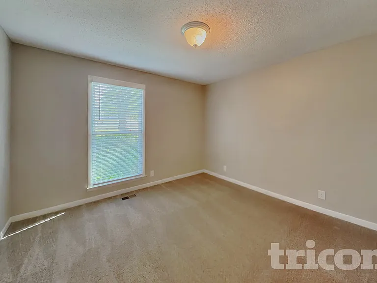 1706 Deerrun Rd — Photo 9