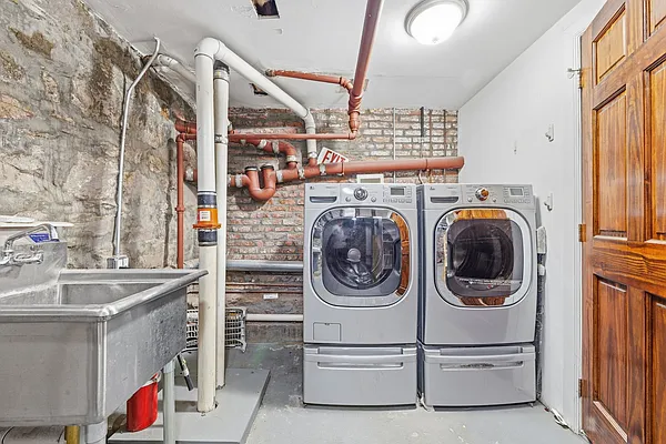 Laundry, photo 1