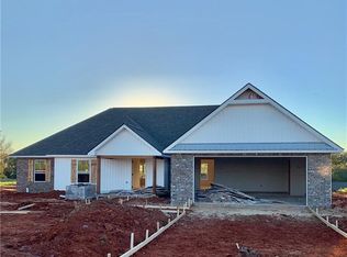 128 Rob Lee St, Moundville, AL 35474