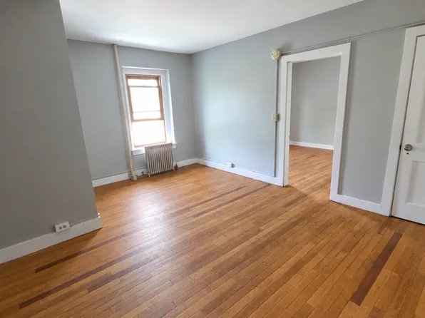 57 Broad St, 57 Broad St #3, Claremont, NH 03743