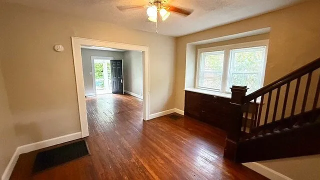3 bed, 1.0 bath, 1192 sqft, $1,125 — Photo 4