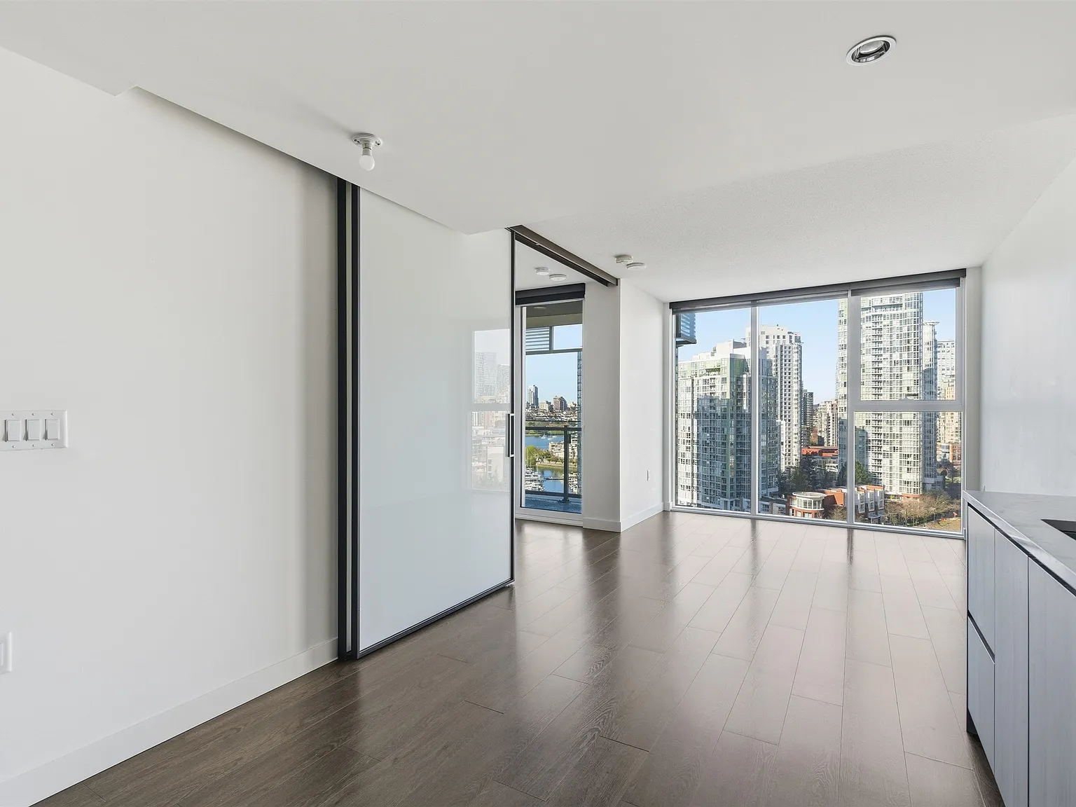 1 bed, 586 sqft, $2,900 — Photo 2