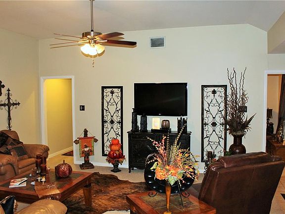 5th image of 711 Oak Creek Ct