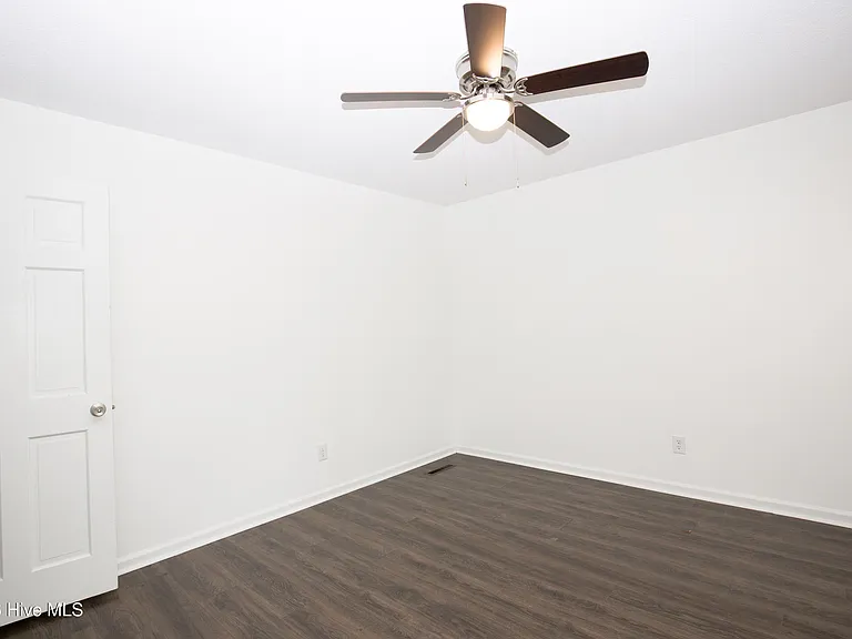 901 Glendale Dr — Photo 38