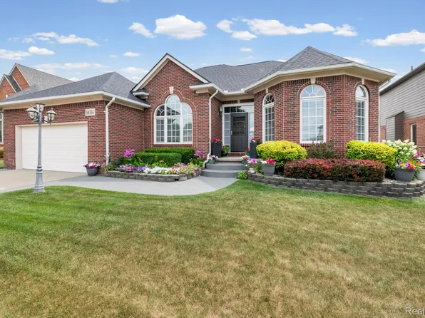 56334 Birkdale Dr, Macomb, MI 48042