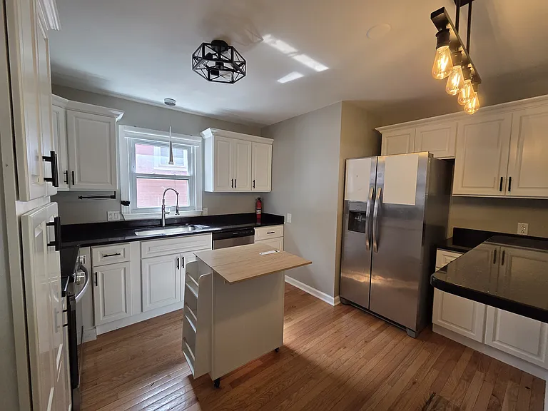 534 North Cir — Photo 2