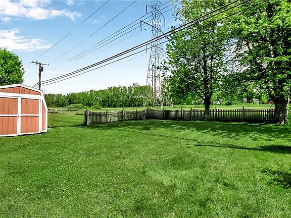 5th image of 651 Evergreen Dr