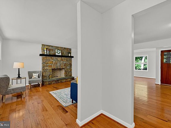 5th image of 216 Graceford Dr