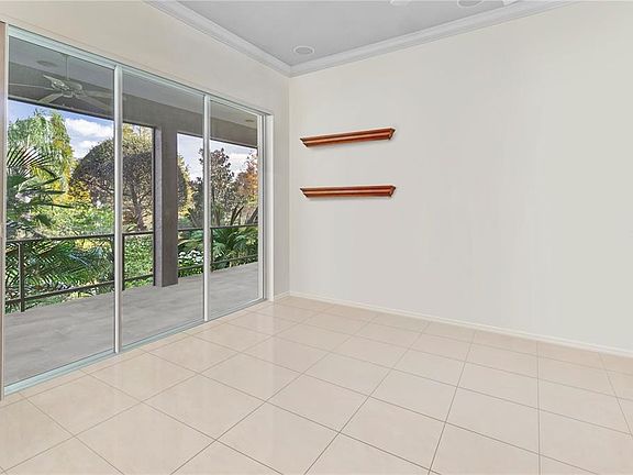 5th image of 2441 Laurel Glen Dr