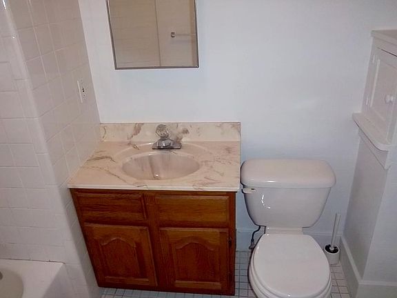 3rd image of 695 Goodale Ave #4
