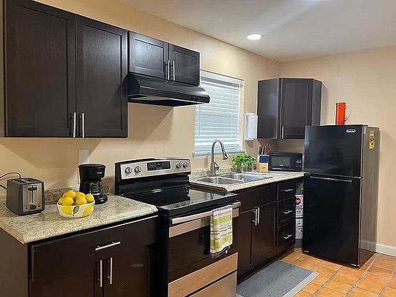 3rd image of 311 Tamworth Dr