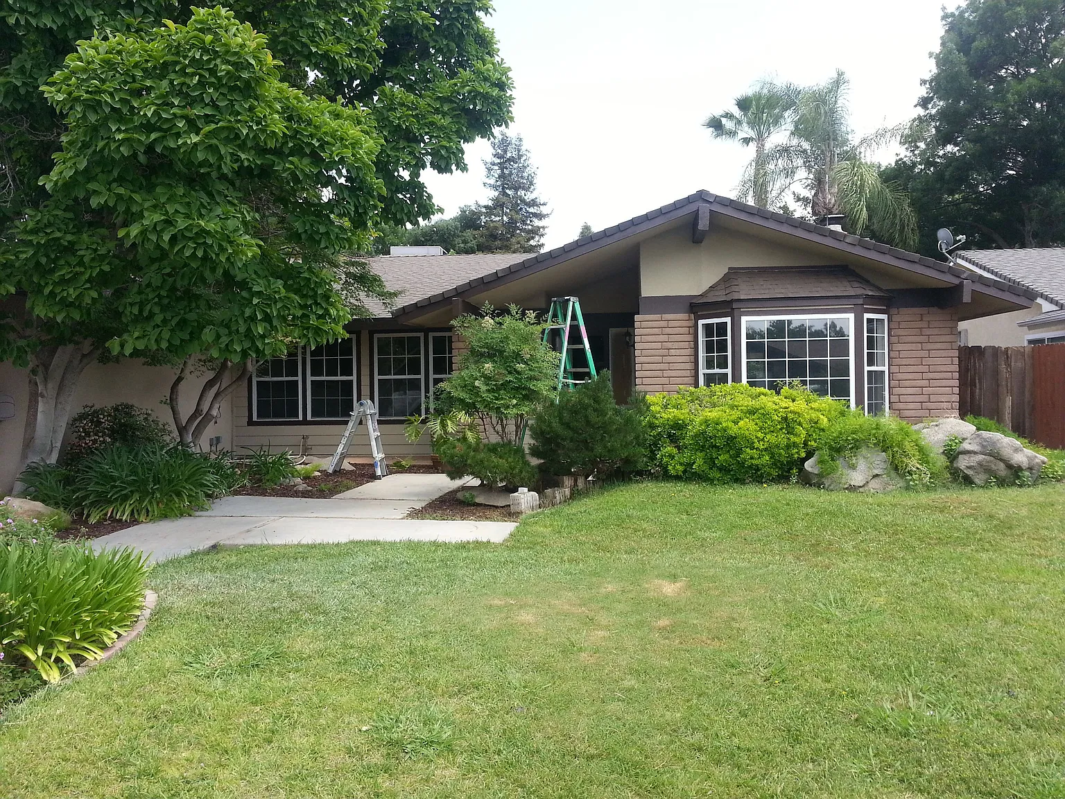 77 Burgan Ave photo 1