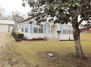907 Spruce Ave, El Campo, TX 77437
