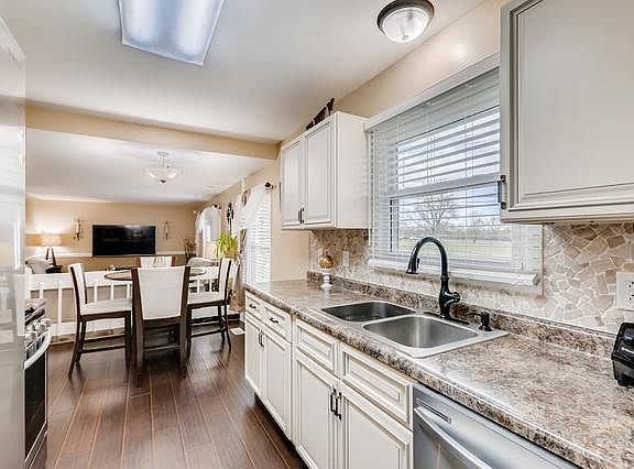 3rd image of 153 Abbeywood Cir