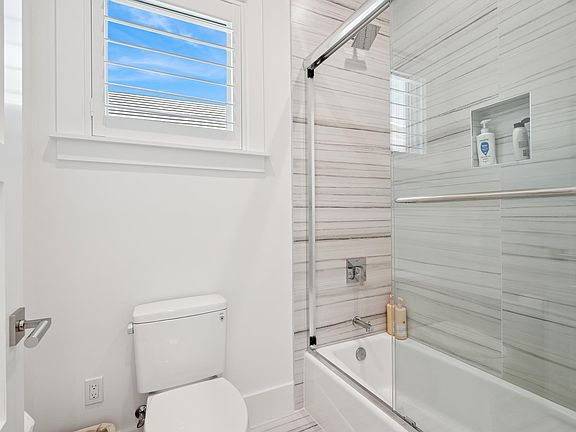 4th image of 3359 Fanny Bay Ln N