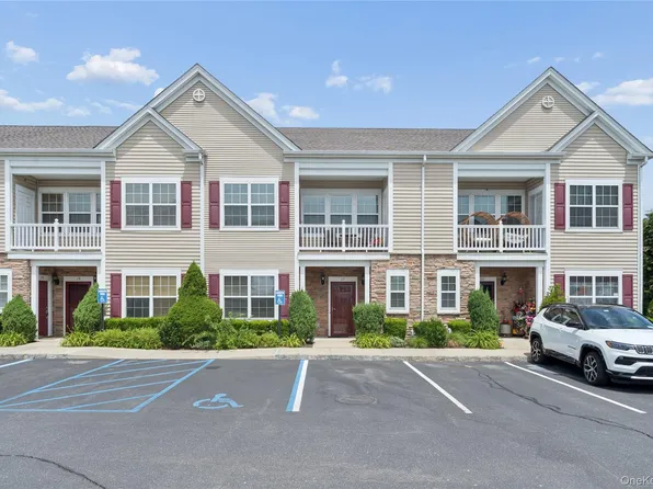 17 Strangford Court #109, Oceanside, NY 11572