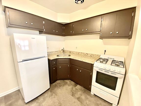 2nd image of 3020 W Fardale Ave #4