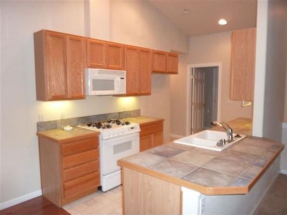 3rd image of 25276 Madrone Dr