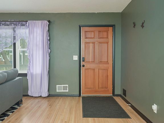5th image of 1118 Adams St NE