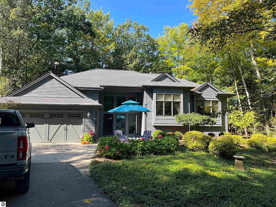 1st image of 1021 Bayview Dr