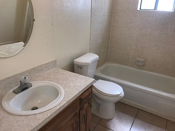 5th image of 6105 Vista Montano St NW