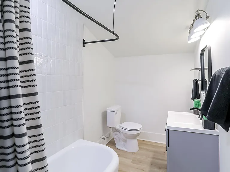 910 Sanders St — Photo 34