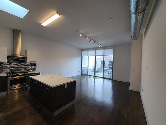 3rd image of 433 Pine Ave Unit 401