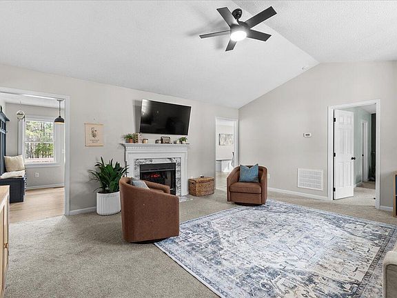 5th image of 109 N Valley Dr