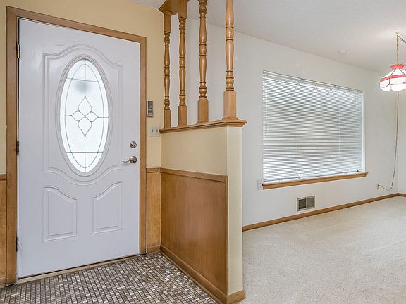 3rd image of 112 Armstrong Ave