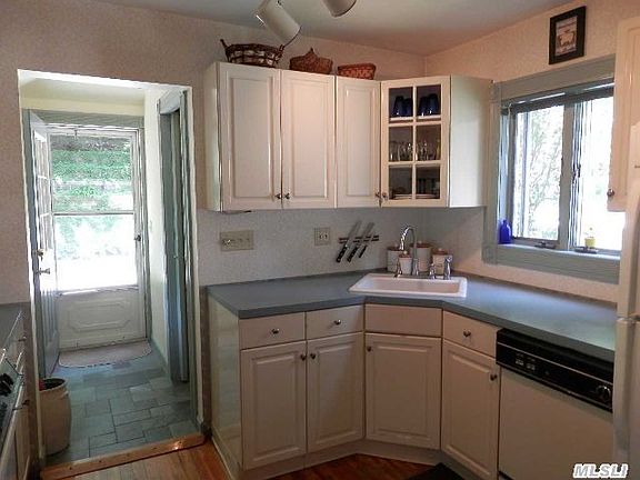 3rd image of 34 Marion St