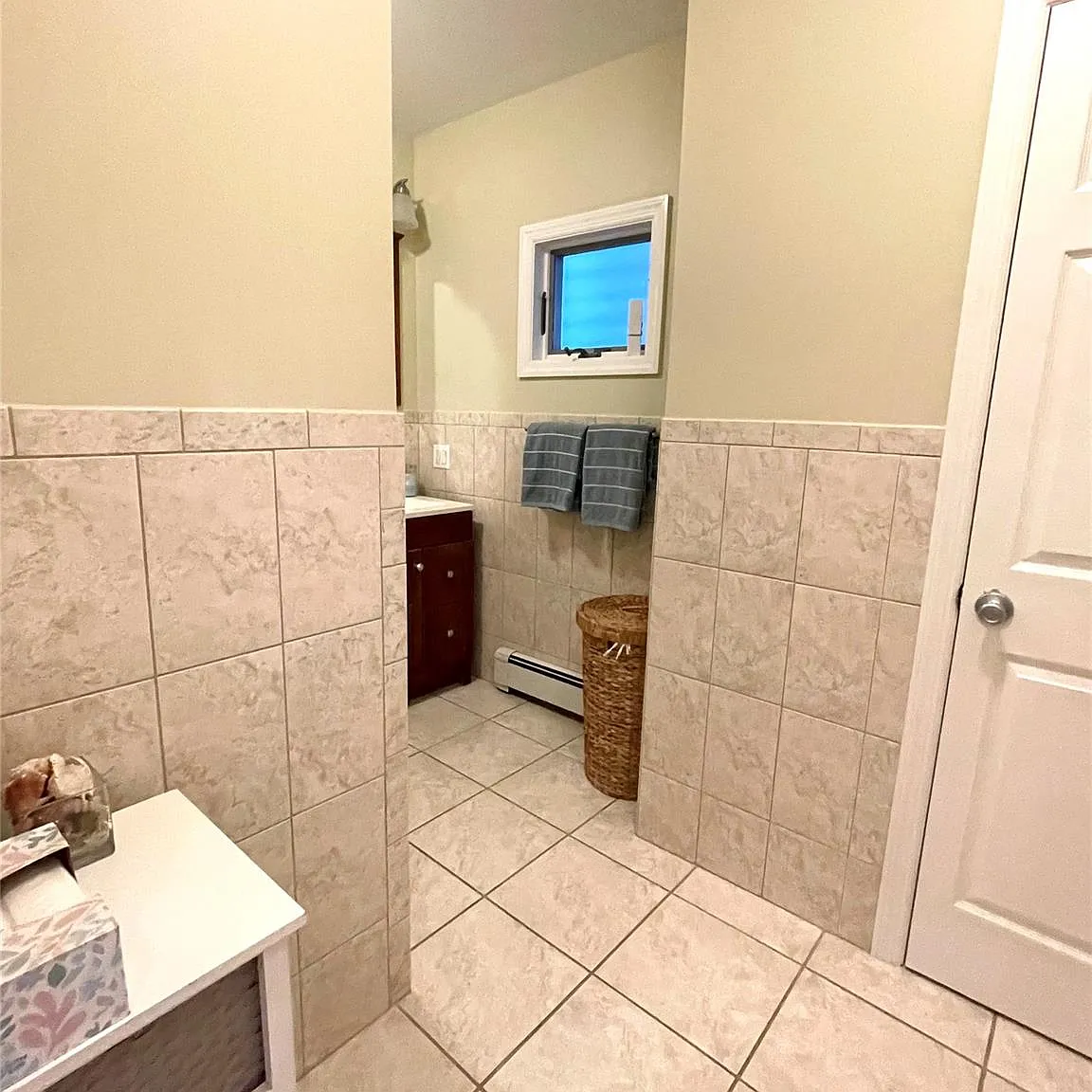 2 bed, 1.0 bath, 2068 sqft, $2,700 — Photo 4