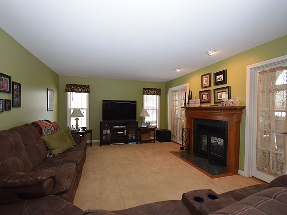 5th image of 63 E Royal Hill Dr