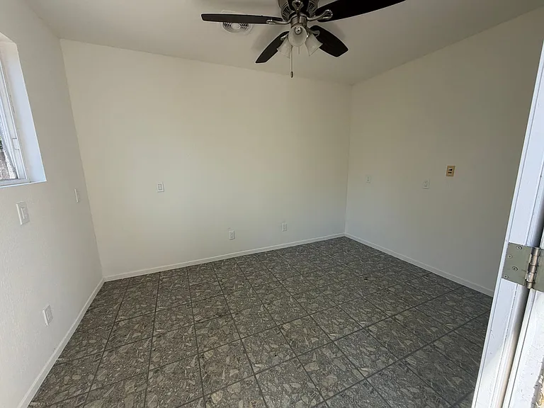 295 Roswell Dr — Photo 15