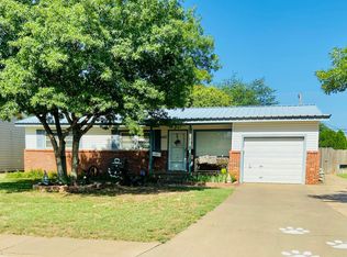 1407 Floydada St, Plainview, TX 79072