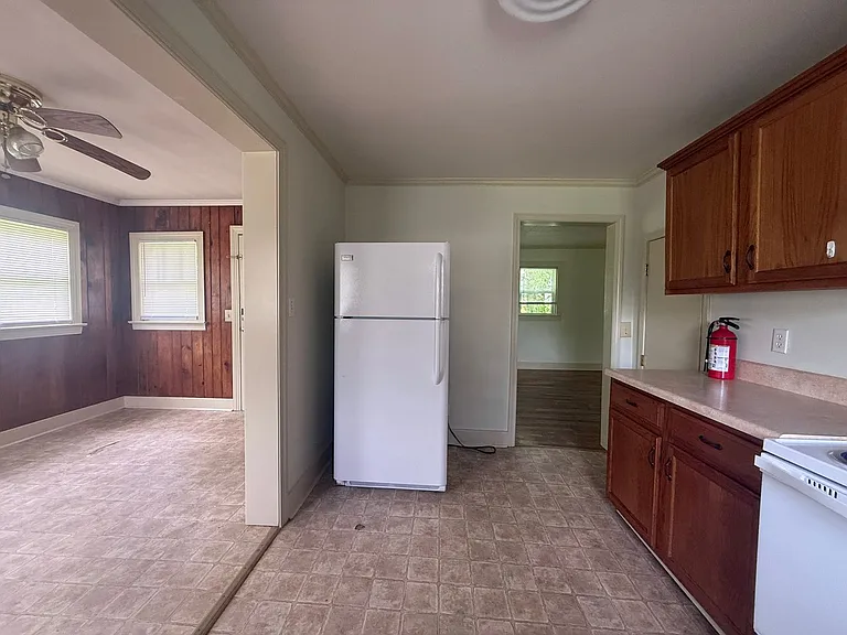 435 Lusk Ave — Photo 11