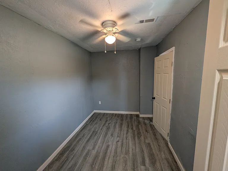 409 S 2nd St — Photo 11