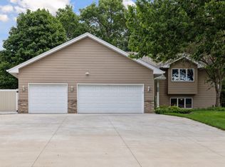 5288 W 134th St, Savage, MN 55378