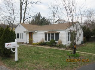 61 Evert St, Huntington Station, NY 11746