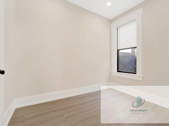 5th image of 944 N Damen Ave #3R