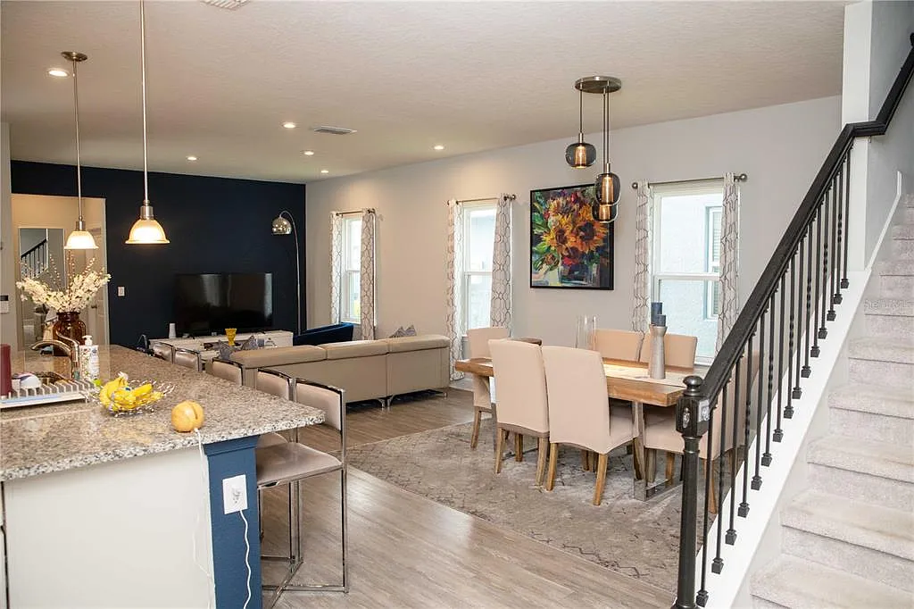 3 bed, 2.5 bath, 2128 sqft, $3,000 — Photo 3