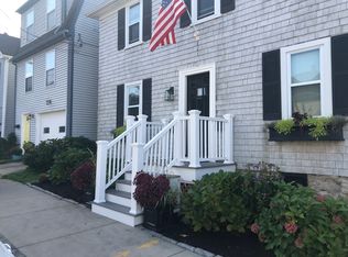 17 Bacheller St, Newport, RI 02840