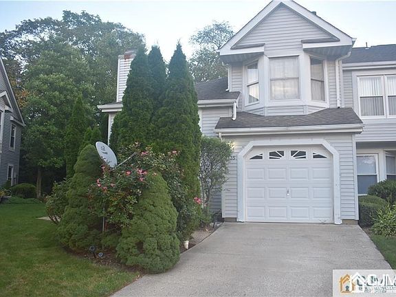 2nd image of 135 Magee Ct