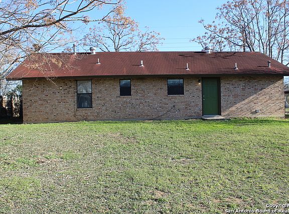 5th image of 903 Peach St