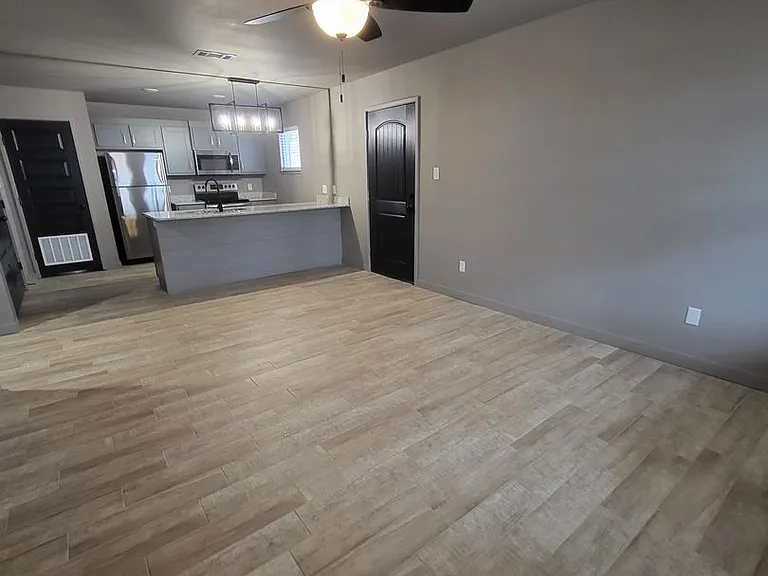1407 N Albert Pike Ave — Photo 1