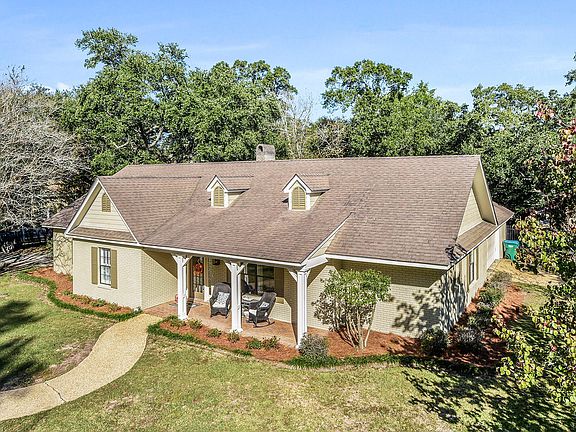 4th image of 6 Bayou Oaks Ln