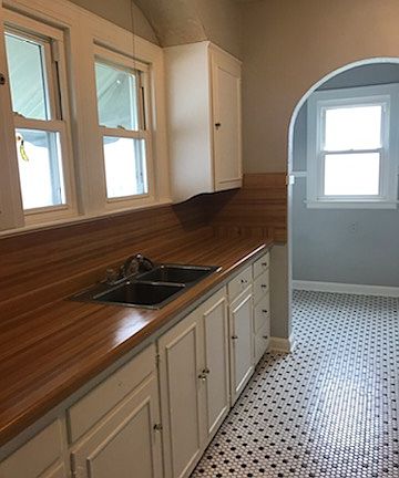 4th image of 2517 Farrington St