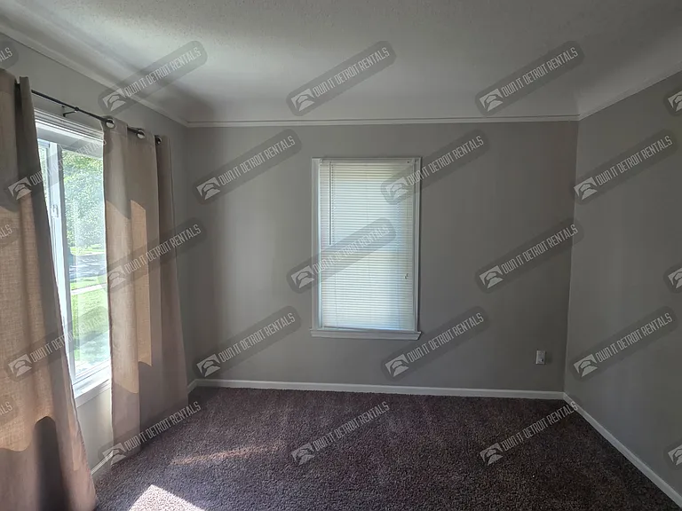22889 Oakwood Ave — Photo 14